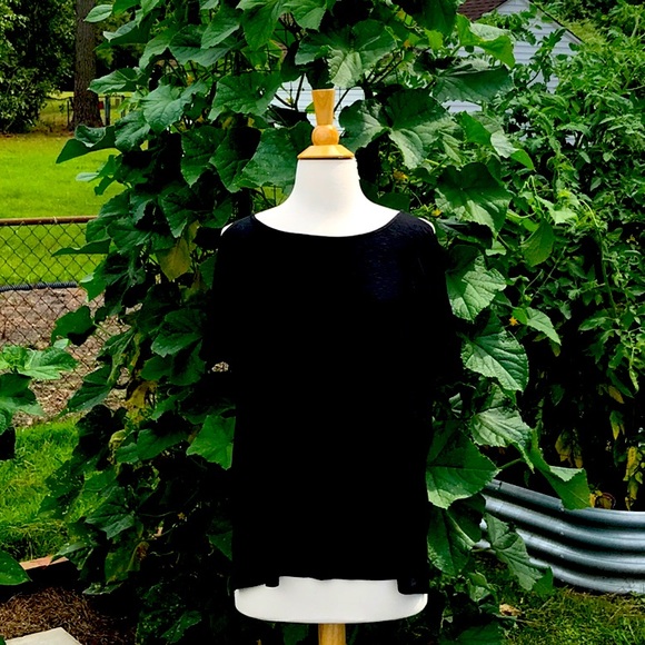 Tahari Tops - NWT TAHARI Cold Shoulder Tunic